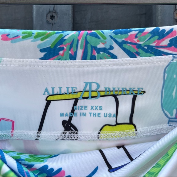 NEW Ladies' back pleat golf skort with Golf carts & palm trees. So fun! - Picture 9 of 16